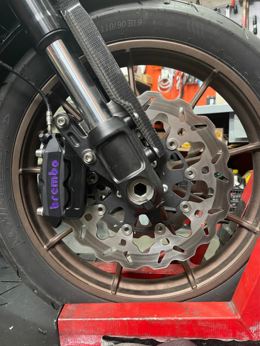 Supporto per pinza radiale anteriore per H-D Softail 19-Up